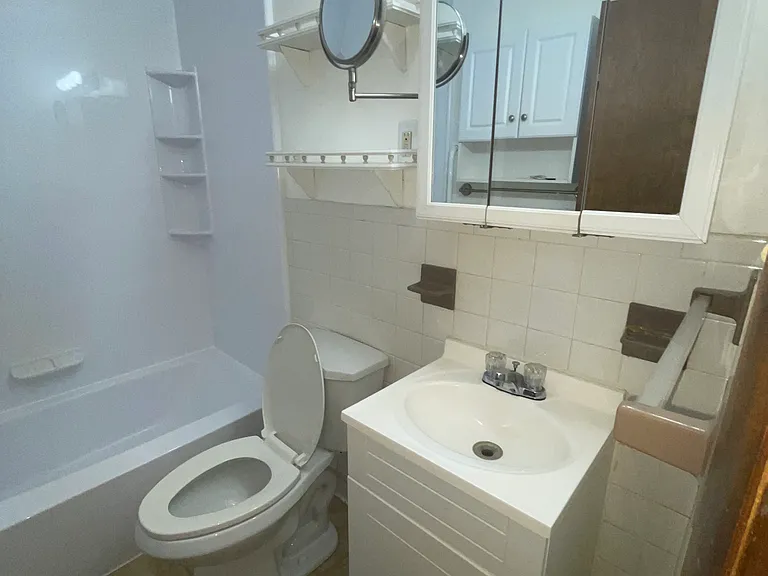 110 Rockwood Ave #B — Photo 8
