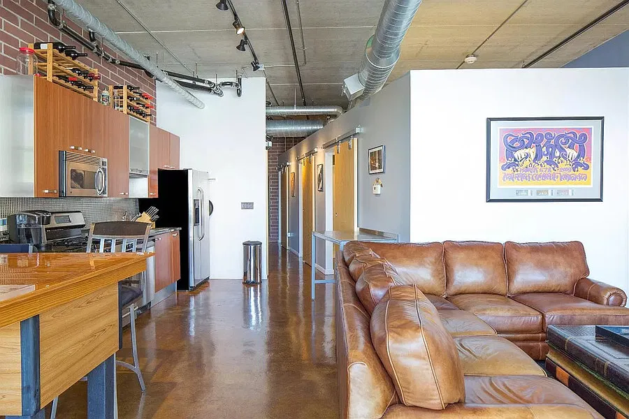 2 bed, 970 sqft, $3,700 — Photo 2