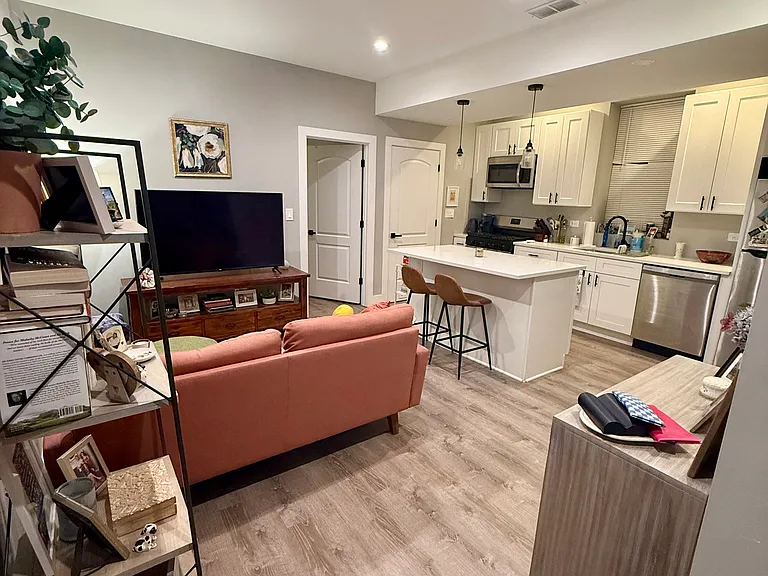 1345 N Bosworth Ave #1F — Photo 3
