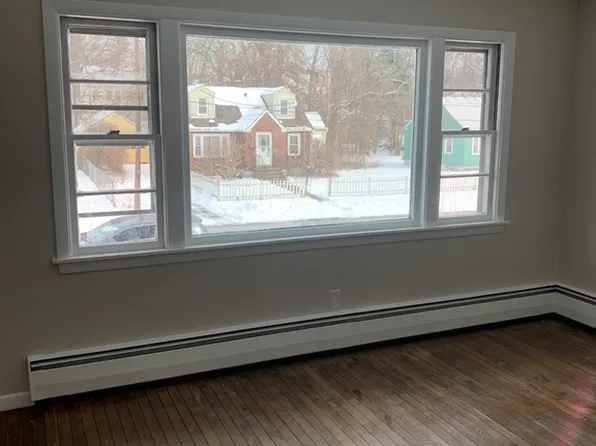 17 Falcon St, Worcester, MA 01603