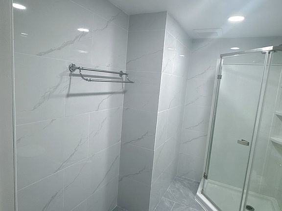 5th image of 108 Moffett St #Basement