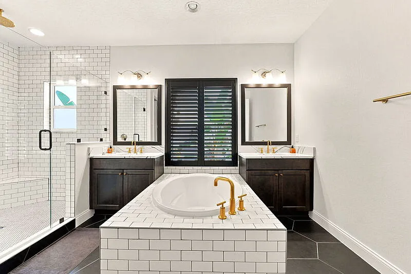 4 bed, 4.5 bath, 3375 sqft, $6,899 — Photo 4