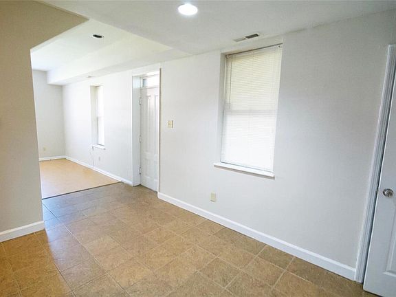 5th image of 814 Russell Blvd