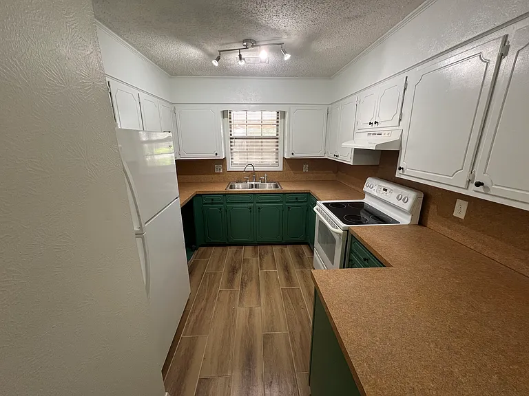 38 Colonial Dr #B — Photo 4