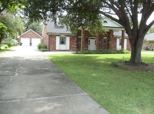 3914 Country Dr, Bourg, LA 70343