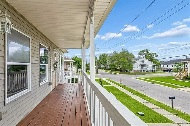 3 bed, 2.0 bath, 1120 sqft, $1,700 — Photo 2