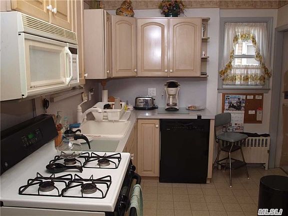 3rd image of 57 Syracuse St