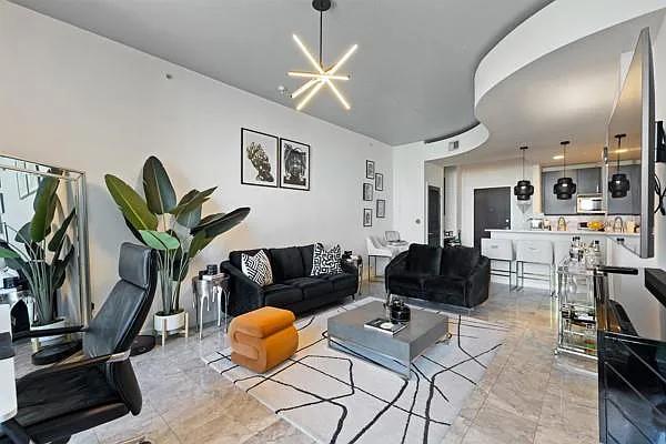 400 W Peachtree St NW #1215