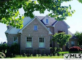 45856 Bristol Cir, Novi, MI 48377