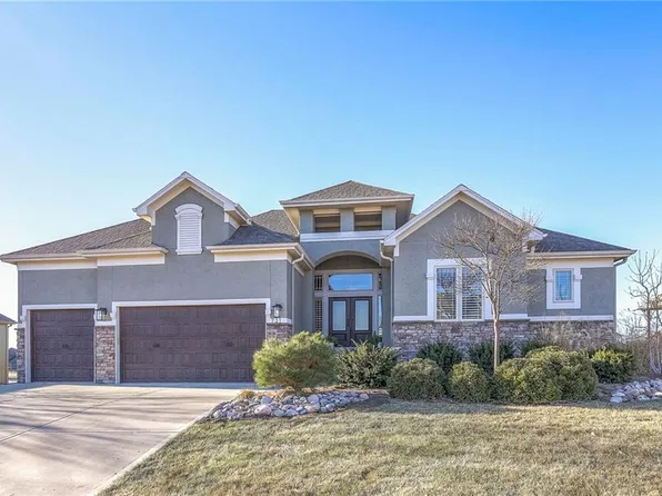 731 SW Estates Dr, Lees Summit, MO 64082