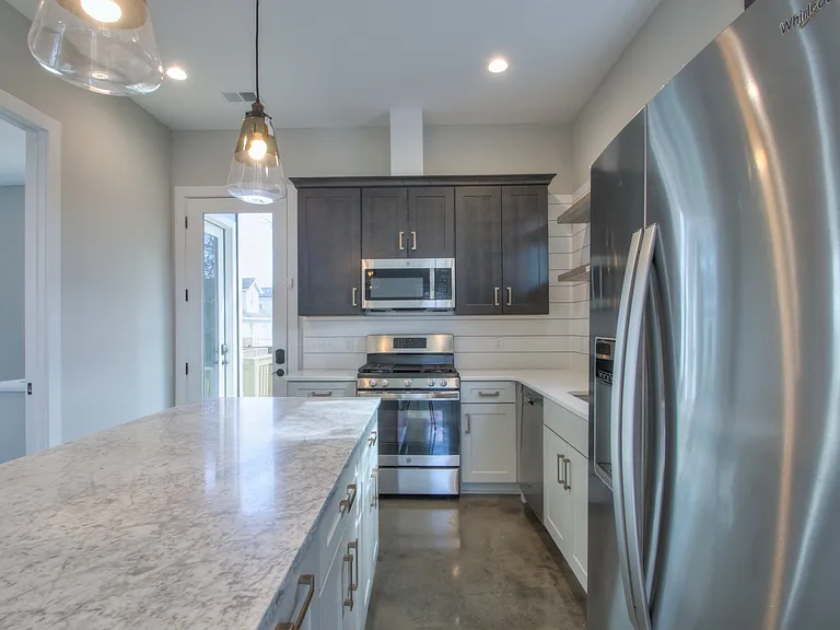 2810 Gear St — Photo 8