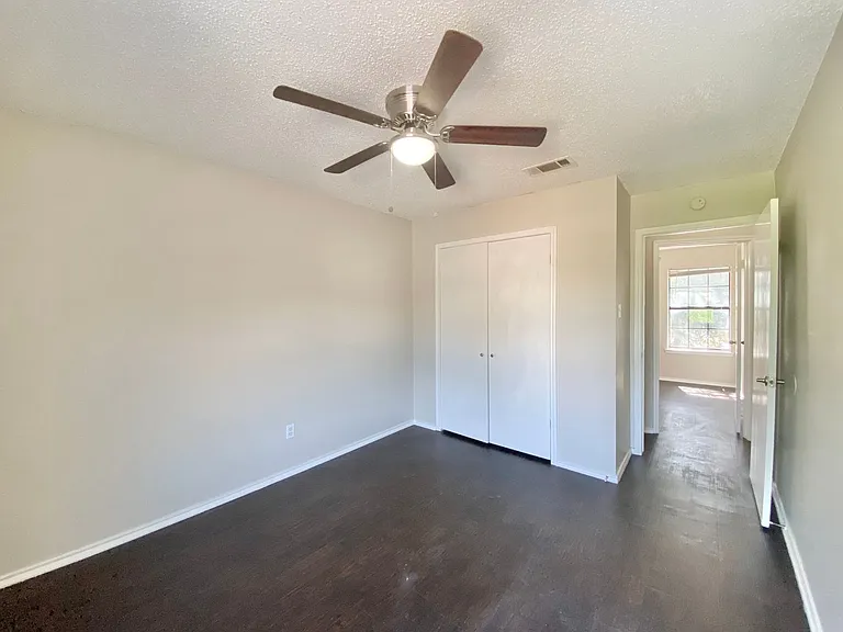 2202 Prairie Creek Trl — Photo 30
