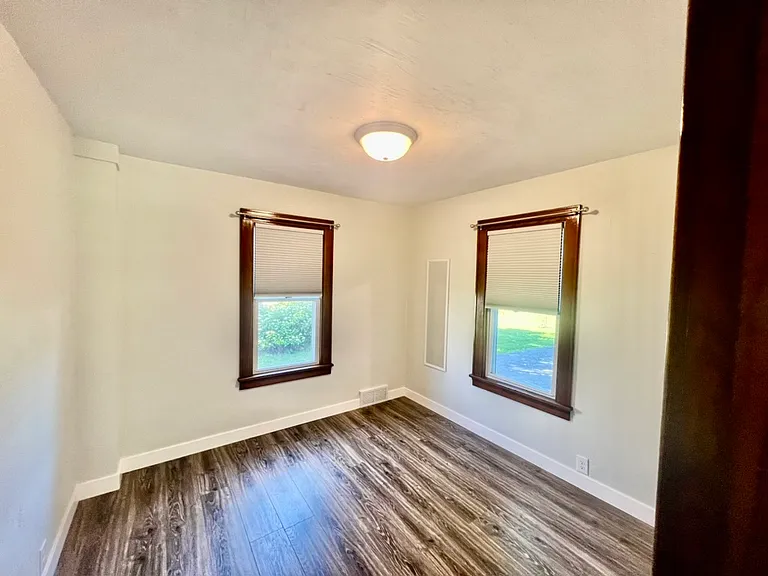 1032 N Rapids Rd — Photo 11