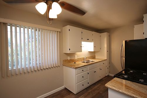 3rd image of 717 Santa Barbara St APT 5