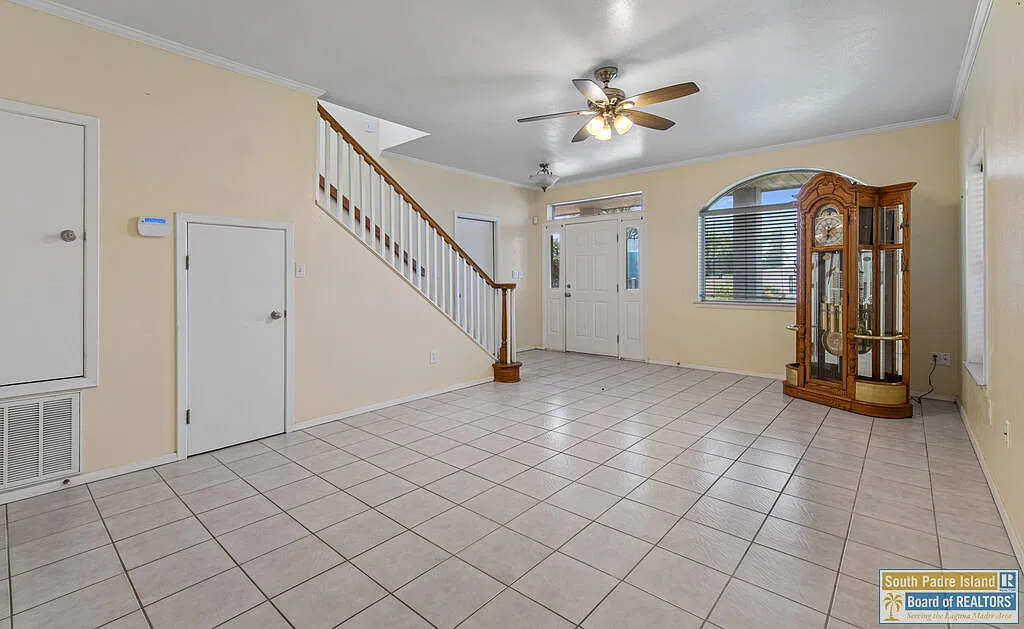 3 bed, 2.5 bath, 1959 sqft, $2,700 — Photo 4