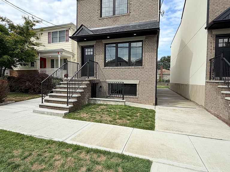 77 Alberta Ave #1 — Photo 2