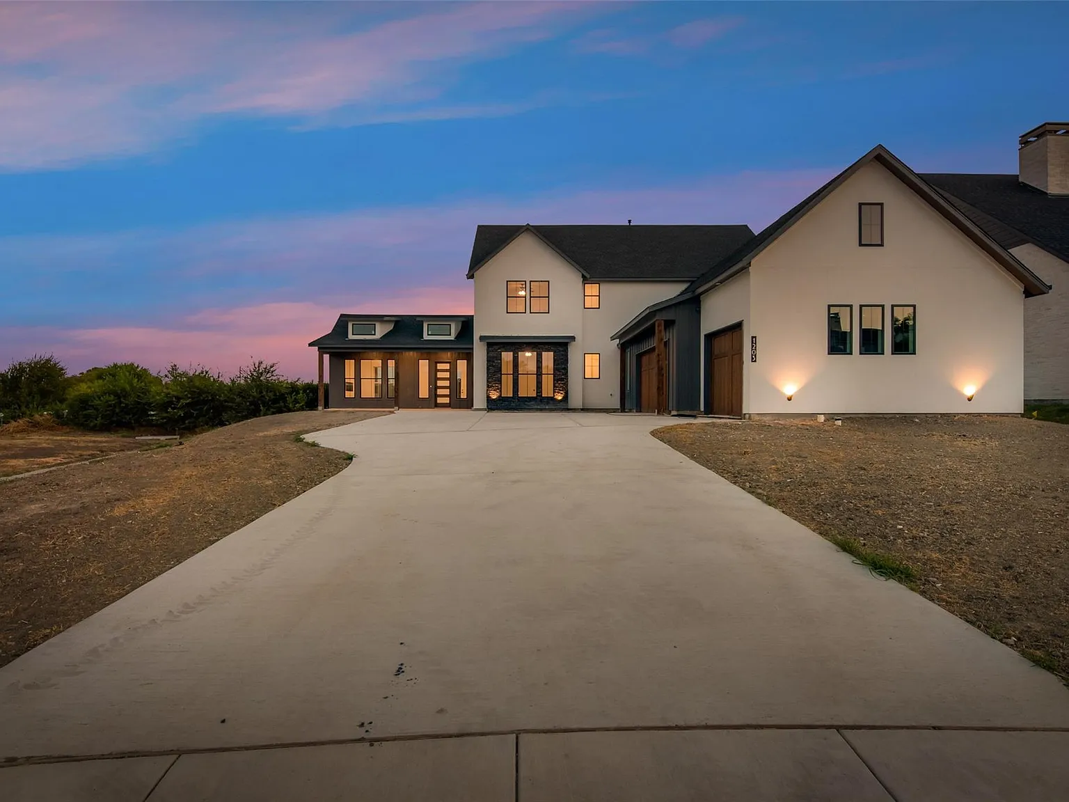 5 bed, 3299 sqft, $6,200 — Photo 4