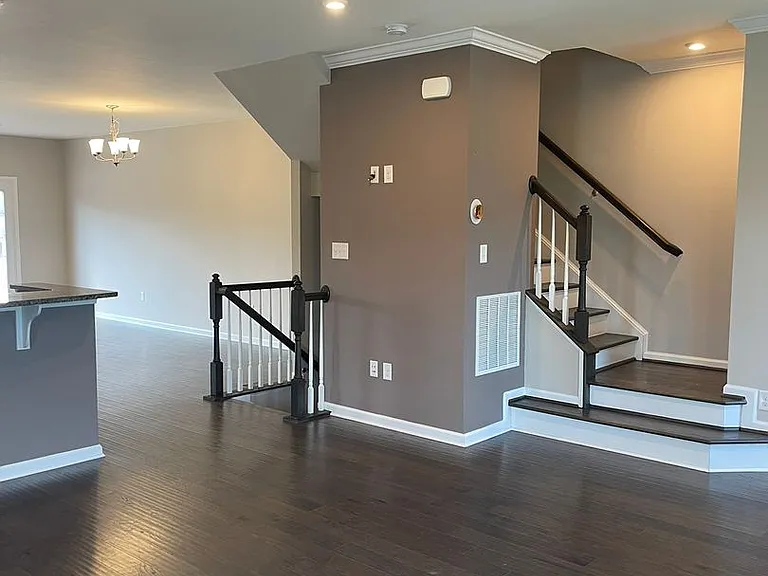 331 S Parkway Dr — Photo 25