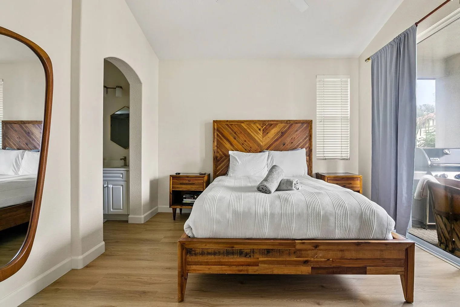 2 bed, 2.0 bath, 1313 sqft, $8,026 — Photo 3