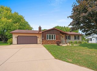 661 N Oakwood Rd, Oshkosh, WI 54904