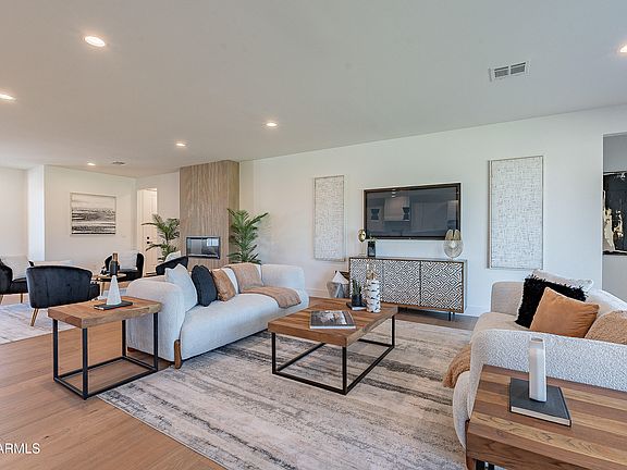 3rd image of 908 E PALMAIRE Avenue