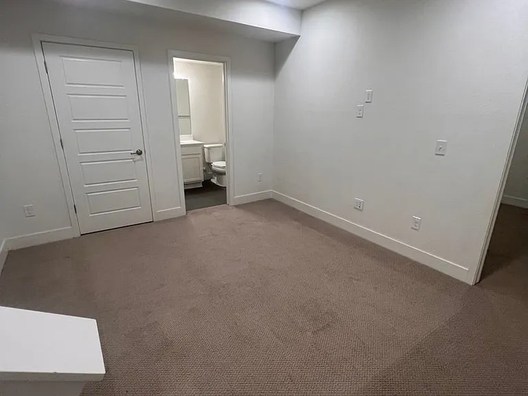 628 Discovery Pkwy — Photo 21