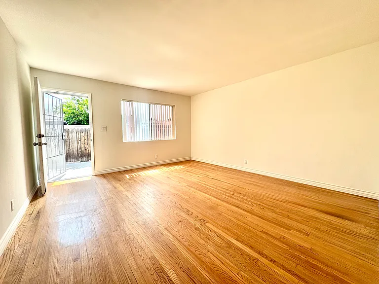 210 E Marshall St #C — Photo 5