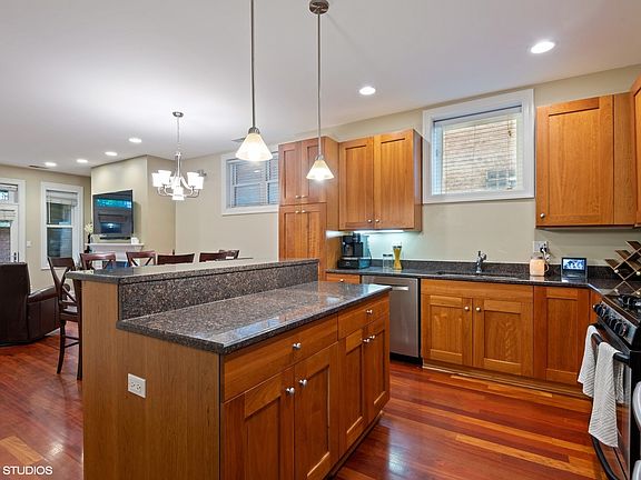 4th image of 4322 N Ashland Ave APT 1S