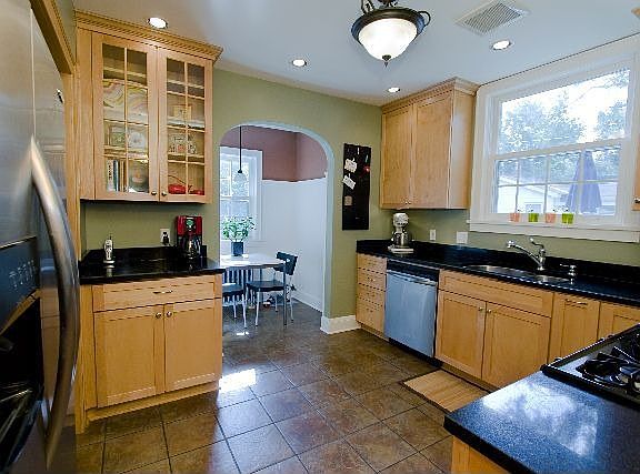 Totally updated Kitchen, granite counters, heated tile floor, Stainless Steel