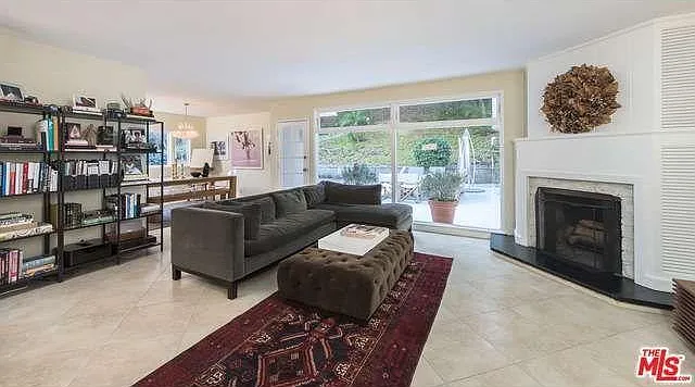 1423 Roscomare Rd — Photo 1