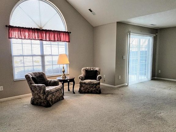 5th image of 2224 Meadowlark Ln E