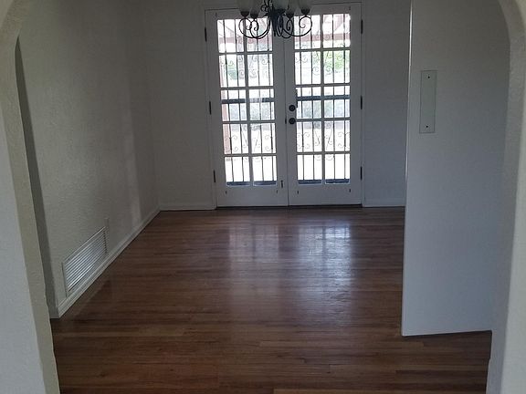 dining room area leading to the backyard