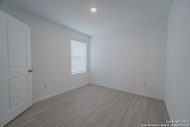 2737 Green Finch — Photo 10