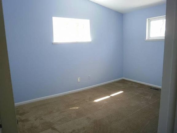 3rd image of 15201 Leslie Ave