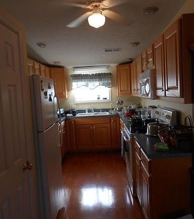 5th image of 138 N Eberly St