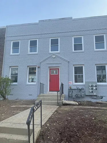 1709 E St NE Photo 1
