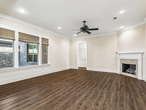 2nd image of 525 Rue Jardins