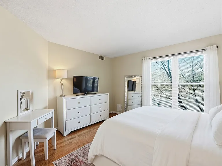 2100 Langston Blvd #207 — Photo 8