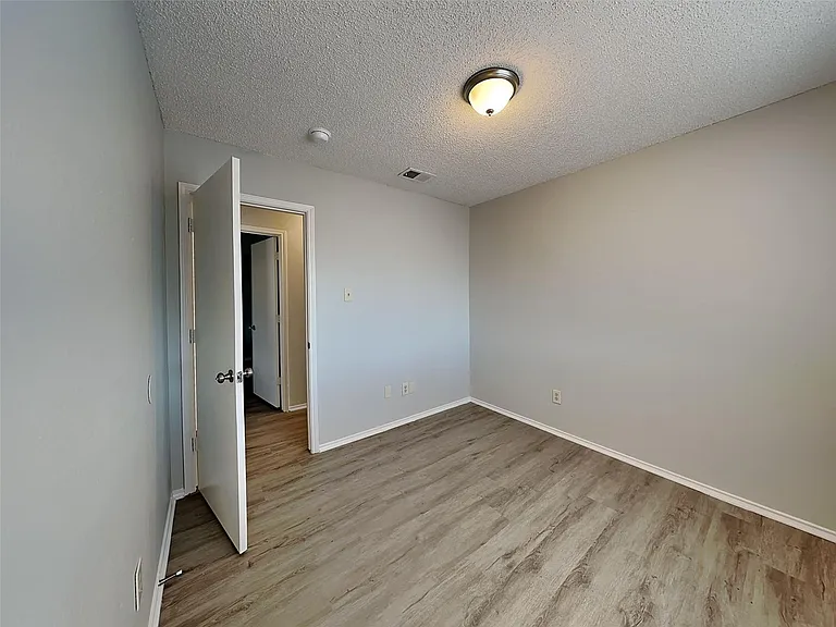 6701 Windwillow Dr — Photo 12