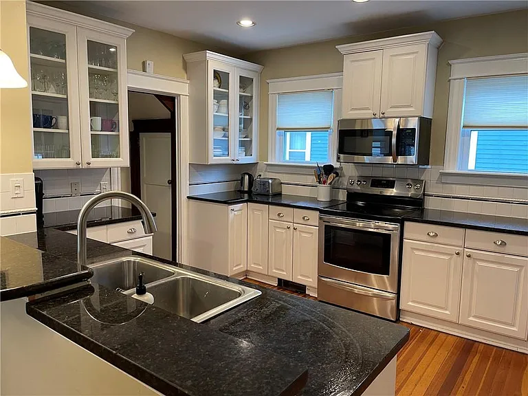 35 Annandale Rd — Photo 1