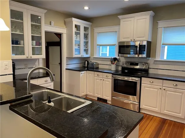 35 Annandale Rd, Newport, RI 02840