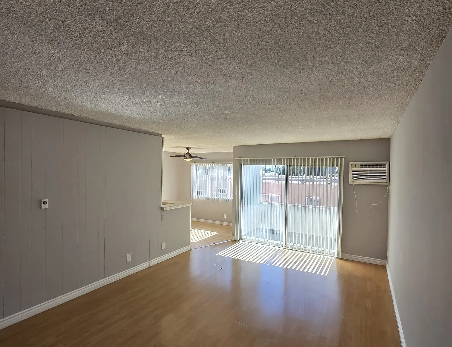 13955 Oxnard St — Photo 3