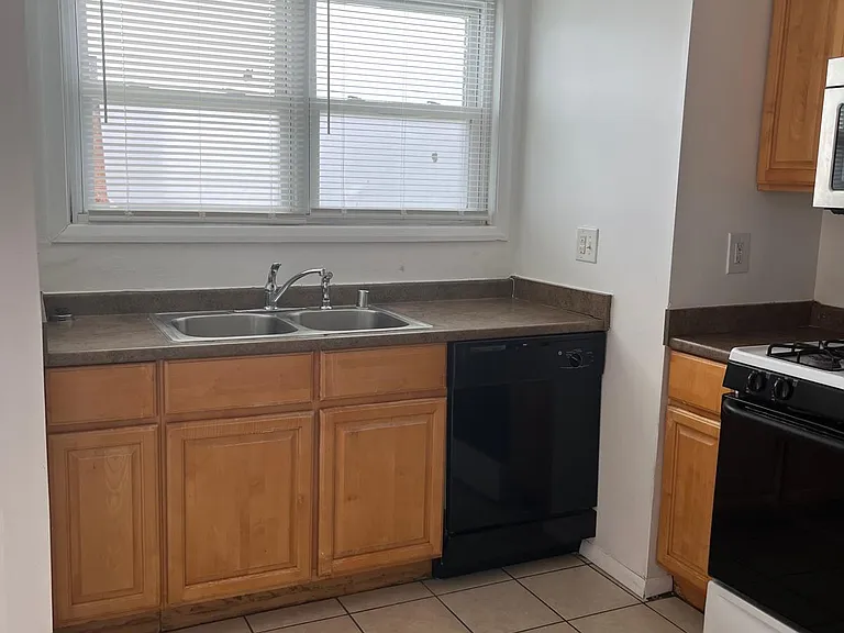 2611 Hallam Ct — Photo 13