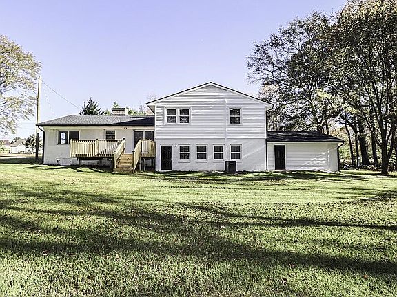 2nd image of 805 River Rd