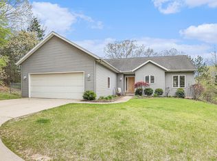 2110 Hilltop View Dr, Dorr, MI 49323
