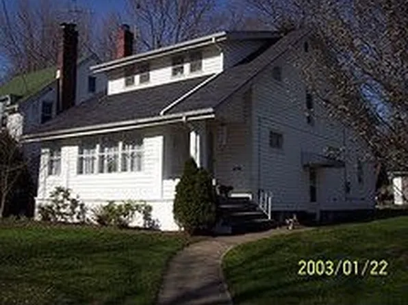 230 Oakgrove St, Ravenna, OH 44266