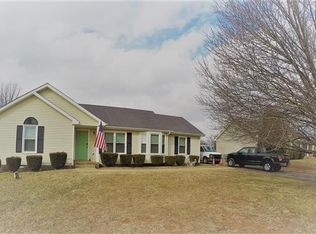 1733 Crestview Dr, Clarksville, TN 37042