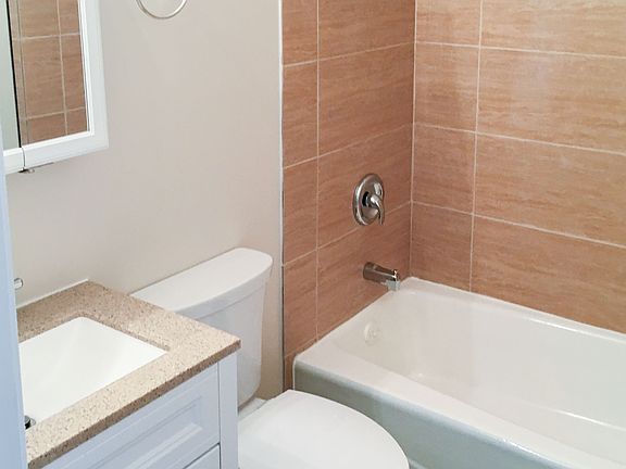 4th image of 2525 1/2 N Lincoln Ave #D3