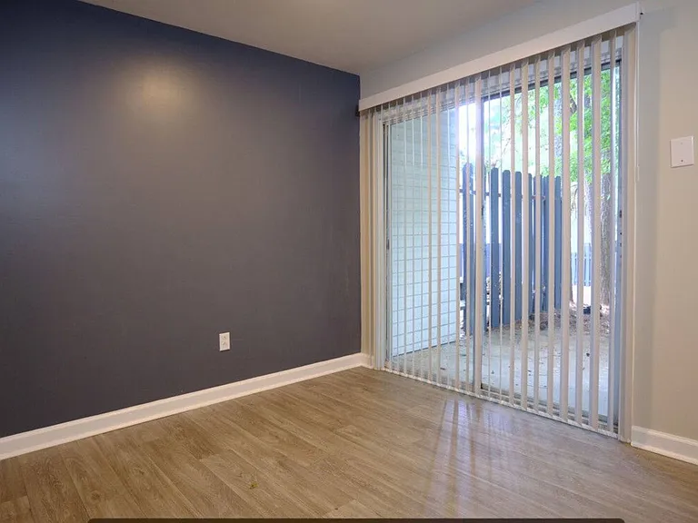 Pineview Apartments — Photo 9
