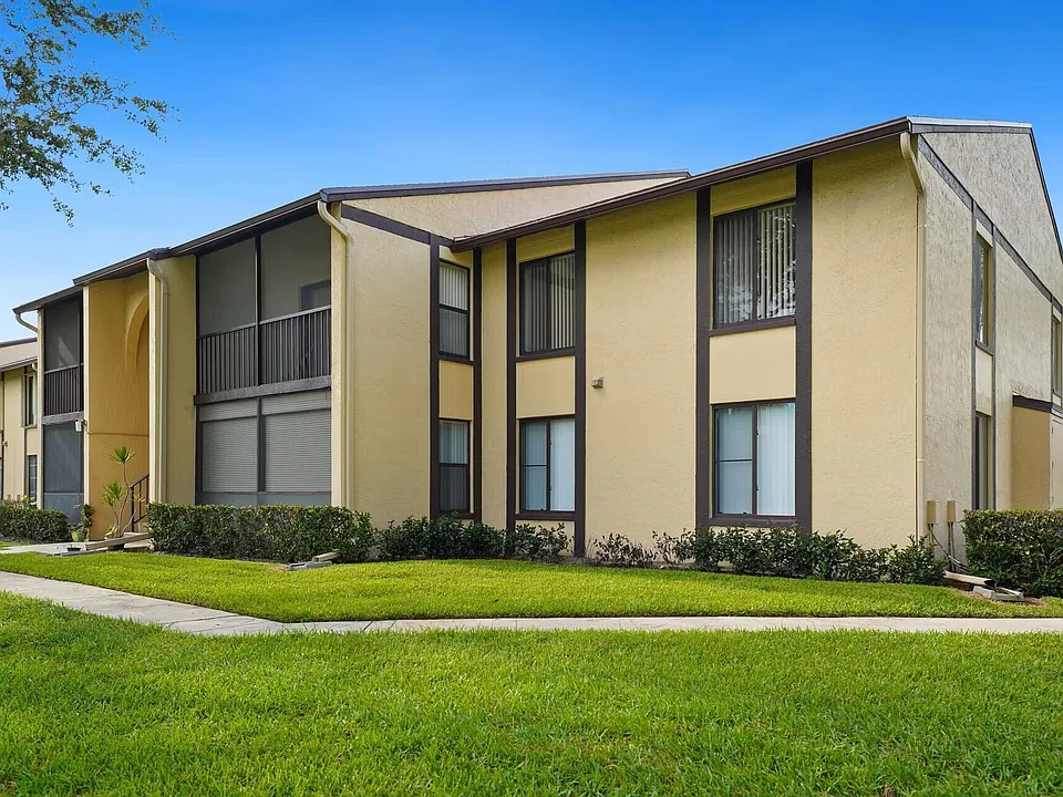 802 Sky Pine Way #E2